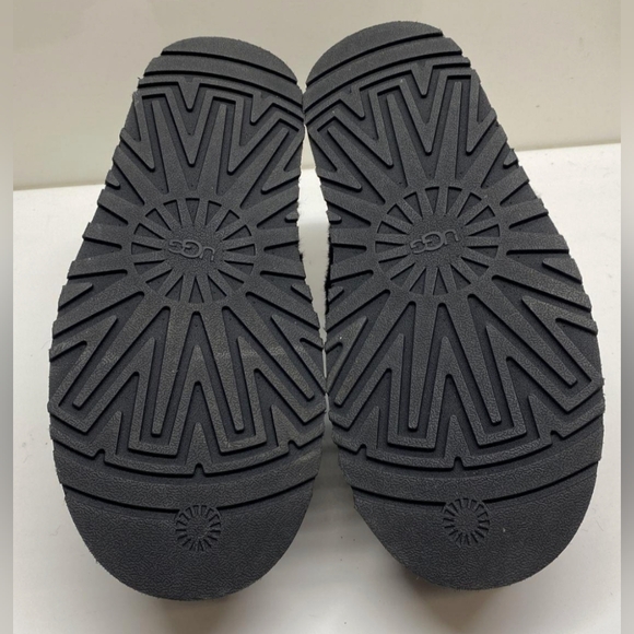 UGG Wmns Funkette Slipper 'Black' Shoes Size 10 Like New - Picture 9 of 10